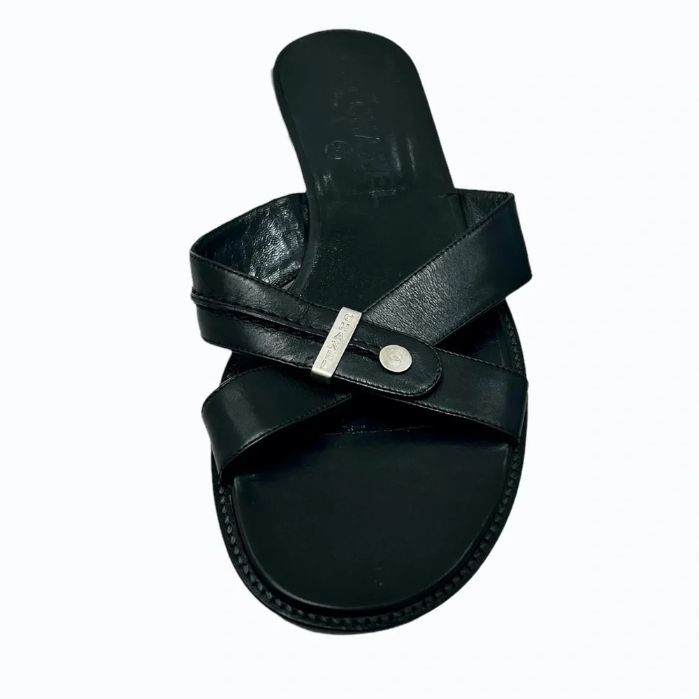 CHANEL BLACK LEATHER CRISS CROSS STRAP SANDAL WITH 1